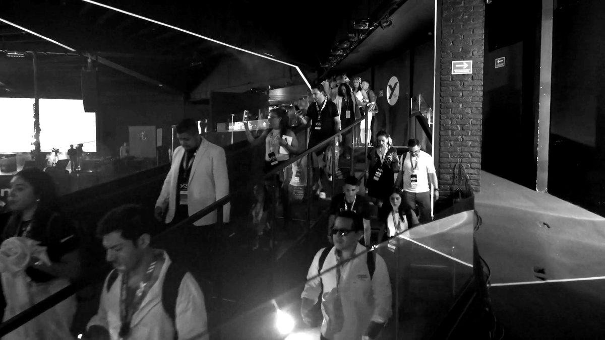 Emprendedores llegando al recinto del evento